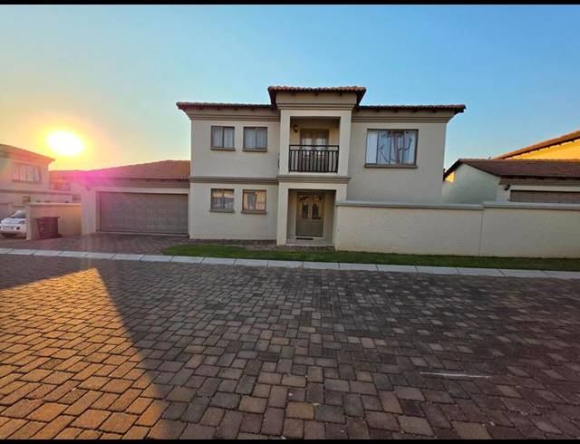 5 BEDROOM PROPERTY TO RENT IN DIE HOEWES